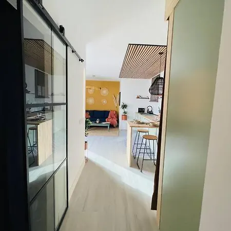 Loft Apartment *
